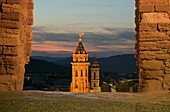 Blick von der Burg auf den Turm von der Kirche San Sebastian, Antequera, Andalusien, Spanien