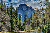 Half Dome im Frühling im Yosemite-Nationalpark, Kalifornien, USA