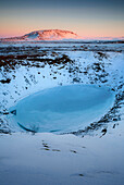 Der Vulkankrater Kerið bei schönem Morgenlicht auf Island, Island.