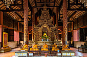 Wachs-Figuren verstorbener Mönche in der buddhistischen Tempelanlage Wat Phra Singh, Chiang Mai, Thailand, Asien