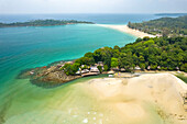 Luftbild vom Captain Hook Resort am Strand Khlong Yai Kee Beach und dem Khlong Han Beach Insel Ko Kut oder Koh Kood im Golf von Thailand, Asien  