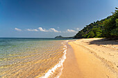Haad Lang Khao beach auf der Insel Koh Libong in der Andamanensee, Thailand, Asien 