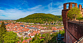 Ausblick vom Schloss Heidelberg auf die Stadt. Heidelberg, Baden-Württemberg, Deutschland