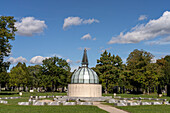 Stupa des Buddhistischen Friedhofs auf dem dem Wiener Zentralfriedhof, Wien, Österreich, Europa