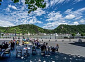 Outdoor gastronomy at the Sankt Goar market and a view over the Rhine to St. Goarshausen, Upper Middle Rhine, Rhineland-Palatinate