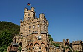 Sooneck Castle, view of the main castle with a waving flag on the keep, Niederheimbach, Upper Middle Rhine Valley, Rhineland-Palatinate, Germany