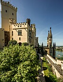 Stolzenfels Castle, view of the Zwinger Garden, the palace and the castle chapel, view of an excursion boat on the Rhine, Koblenz, Upper Middle Rhine Valley, Rhineland-Palatinate, Germany