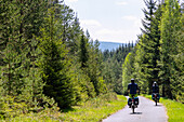 Radweg bei Prášily im Nationalpark Šumava im Böhmerwald, Tschechien