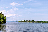 Blick auf See und Větrník, Lipno-Stausee, Moldautal, Tschechien