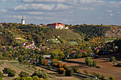 View from the wine village of Zscheiplitz to the historic vineyard town of Freyburg/Unstrut with the Neuenburg, Burgenlandkreis, Saxony-Anhalt, Germany