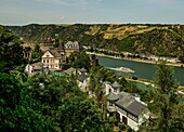 View from the Rheinburgenweg on villas and luxury hotels near Rheinfels Castle, in the background a panorama ship on the Rhine, St. Goar, Upper Middle Rhine Valley, Rhineland-Palatinate, Germany