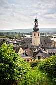 Blick auf Kirchturm St. Jakobus und Altstadt, Rüdesheim am Rhein, Rheingau-Taunus-Kreis, Hessen, Deutschland, Europa