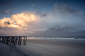 Strand bei Sturm und Regen, Norderney, Ostfriesische Inseln, Niedersachsen, Deutschland, Europa