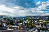 Stadtbild, Blick über die Stadt Tiflis mit dem Fluss Kura, Georgien, Europa