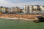 Am Strand im Seebad Brighton, England, Großbritannien, Europa 