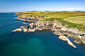 Die Pembrokeshire Küste bei der Caerfai Bay aus der Luft gesehen, St. Davids, Wales, Großbritannien, Europa  