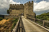 Sterrenberg Castle, bridge and shield wall, Kamp-Bornhofen, Upper Middle Rhine Valley, Rhineland-Palatinate, Germany