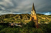 Church of Our Lady in the old town of Oberwesel and the Rhine Valley in the evening light, Upper Middle Rhine Valley, Rhineland-Palatinate, Deutshland