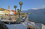 Blick auf die Seelounge an der Seepromenade in Ascona, Lago Maggiore, Tessin, Schweiz