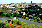 Toledo, mit großer Kathedrale, Kirche Sao Thome, und historischer Altsadt, am Fluss Tajo