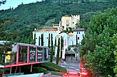 Abends am Schloss Trauttmansdorff bei Meran, Südtirol, Italien