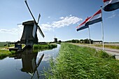 Windmühlen im Schermer bei Alkmaar, Noord-Holland, am Ijsselmeer, Niederlande