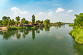 Stelzenhäuser am Mekong auf der Insel Don Det, Si Phan Don, Provinz Champasak, Laos, Asien 