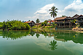 Stelzenhäuser am Mekong auf der Insel Don Det, Si Phan Don, Provinz Champasak, Laos, Asien 