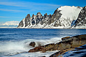 Surf on the rocky coast of Tungeneset with Devil's Teeth in the background, Ersfjord, Okshornan, Tungeneset, Senja, Troms og Finnmark, Norway