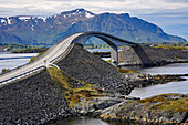 Norwegen, Provinz Møre og Romsdal, Storseisund-Brücke an der Atlantikstraße
