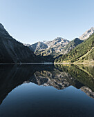 Spiegelung im Vilsalpsee, Tannheim, Tirol, Österreich