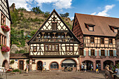Fachwerkhaus Maison Herzer in der Altstadt von Kaysersberg, Elsass, Frankreich  