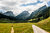 Steile Berge und Wolken, Hoher Kasten, Saxer Lücke, Alpstein, Appenzeller Alpen, Kanton Appenzell Innerrhoden, Schweiz