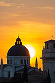 Sonnenuntergang, Kirche Parraccia di San Giorgio in Braida und der Turm Campanile di San Giorgio in Braida, Verona, Venetien, Italien