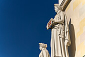 Statue Hessen an der Fassade der Befreiungshalle in Kelheim, Niederbayern, Bayern, Deutschland 