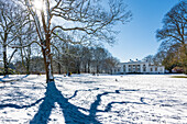 Winter in the park, Herrenhaus Hirschpark also Landhaus JC Godeffroy, Hirschpark, Nienstedten, Hamburg, Germany