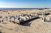 Strandkörbe am Strand von Sankt Peter-Ording, Kreis Nordfriesland, Schleswig-Holstein, Deutschland, Europa