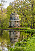 Englischer Pavillon im Schlosspark Pillnitz in Dresden, Sachsen, Deutschland im Frühling 