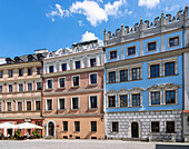 Rynek Ostseite mit Haus Konopnica (Konopnica-Haus, Konopnitzer Haus, Kamienica Konopniców) mit Renaissance-Stuck am Rynek 12 in Lublin in der Wojewodschaft Lubelskie in Polen