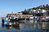 Blick auf den Hafen von St. Ives, Cornwall, England, Großbritannien