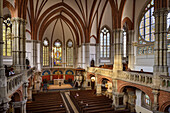 Blick von der Empore auf den Innenraum der neogotischen Petrikirche am Theaterplatz, Chemnitz, Sachsen, Deutschland, Europa