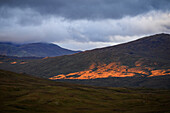 Sonnenuntergang in den Highlands, Schottland, Vereinigtes Königreich