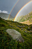 Regenbogen am Sustenpass, Kanton Bern, Schweiz