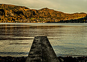 View from the bathing beach on Fürbergweg over Lake Wolfgangsee, St. Gilgen in the background, Salzburger Land, Austria