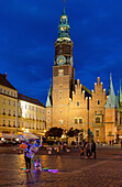 Rynek und Altes Rathaus (Stary Ratusz) im Abendlicht in der Altstadt (Stare Miasto) von Wrocław (Wroclaw, Breslau) in der Woiwodschaft Dolnośląskie in Polen