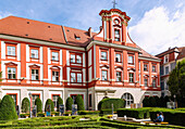 Ossolineum und Barockgarten (Barokowy ogród) im Universitätsviertel in der Altstadt (Stare Miasto) von Wrocław (Wroclaw, Breslau) in der Woiwodschaft Dolnośląskie in Polen