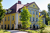 Restaurant Small Lomnitz Castle (Zamek, Mały Pałac Łomnica, Palac Lomnica) in the Hirschberg Valley (Kotlina Jeleniogórska; Kotlina Jeleniogorska) in the Giant Mountains (Karkonosze) in the Dolnośląskie Voivodeship of Poland