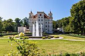 Wojanów Castle (Palac Wojanów) in the Hirschberg Valley (Kotlina Jeleniogórska; Kotlina Jeleniogorska) in the Giant Mountains (Karkonosze) in the Dolnośląskie Voivodeship of Poland