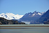 Chile; Südchile; Region Magallanes; Gebirge der südlichen Cordillera Patagonica; Nationalpark Torres del Paine; Lago Grey; im Hintergrund der Grey Gletscher und Berge