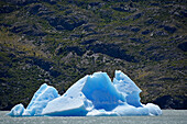 Chile; Southern Chile; Magallanes Region; Mountains of the southern Cordillera Patagonica; Torres del Paine National Park; Lake Grey; iceberg floating in the foreground; rocky hilly landscape in the background